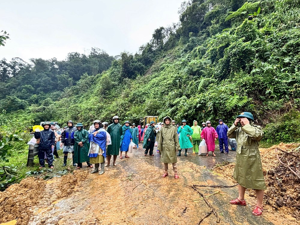 Lũ chồng lũ, vừa khắc phục mưa lũ lần 1, lại tiếp tục đối phó lần 2 - ảnh 9