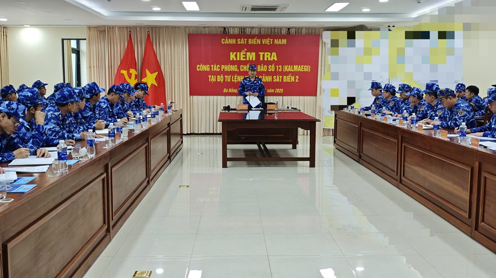 Tư lệnh Cảnh sát biển kiểm tra công tác phòng chống bão số 13 - ảnh 7