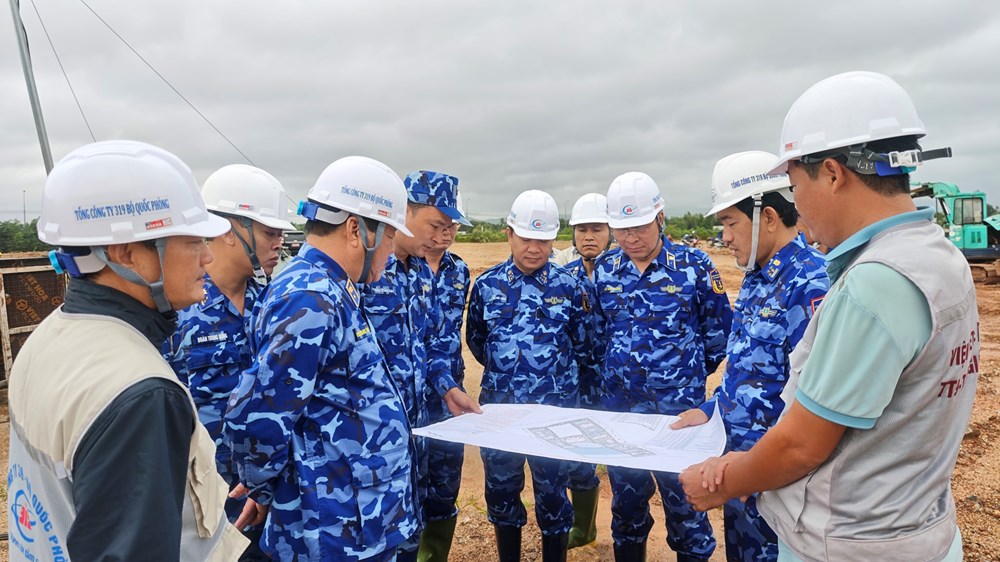 Tư lệnh Cảnh sát biển kiểm tra công tác phòng chống bão số 13 - ảnh 2