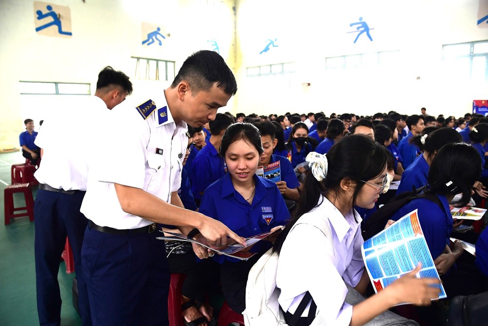 Vùng Cảnh sát biển 2 phát động cuộc thi tìm hiểu pháp luật về biển, đảo - ảnh 4