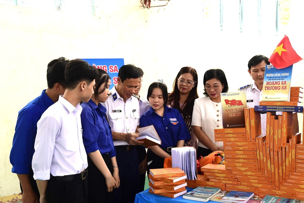 Vùng Cảnh sát biển 2 phát động cuộc thi tìm hiểu pháp luật về biển, đảo - ảnh 5