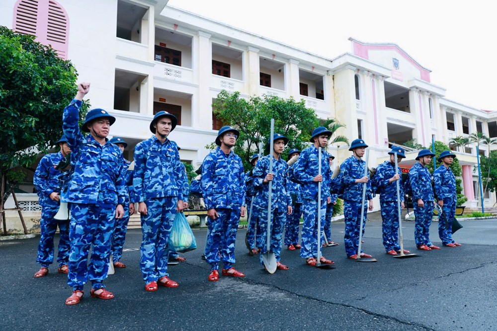 Tư lệnh Cảnh sát biển kiểm tra công tác phòng chống bão số 13 - ảnh 4