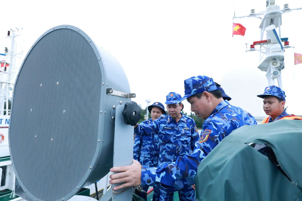 Tư lệnh Cảnh sát biển kiểm tra công tác phòng chống bão số 13 - ảnh 5