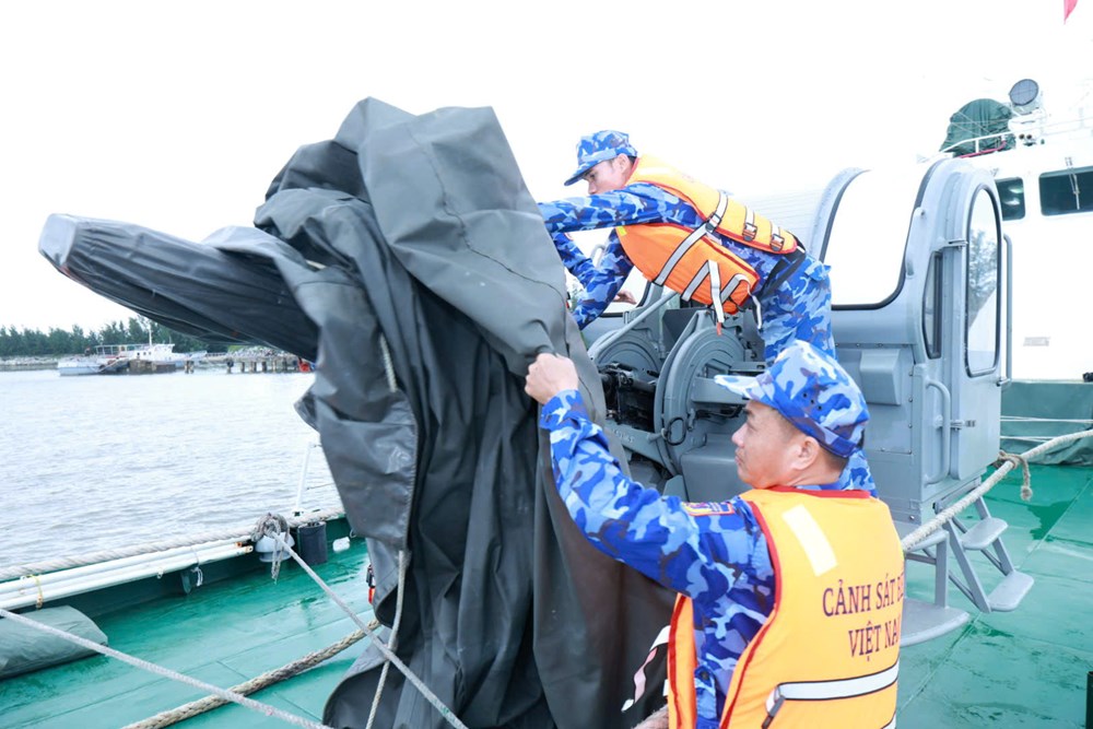 Tư lệnh Cảnh sát biển kiểm tra công tác phòng chống bão số 13 - ảnh 6