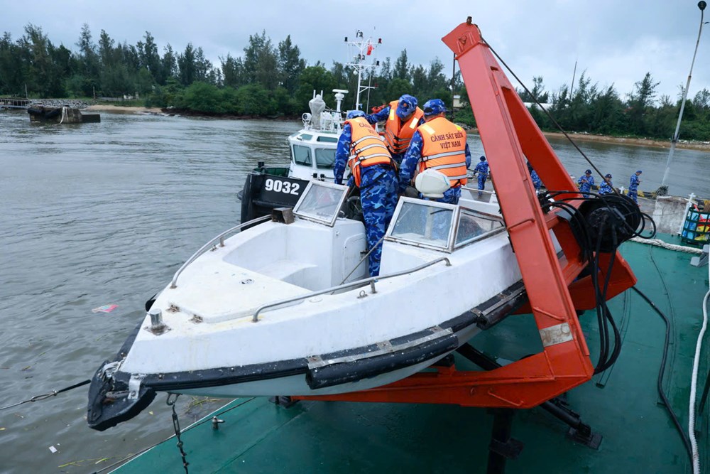 Tư lệnh Cảnh sát biển kiểm tra công tác phòng chống bão số 13 - ảnh 9