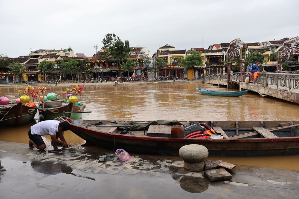 Tập trung di dời dân vùng nguy cơ sạt lở, lũ quét đến nơi an toàn - ảnh 9