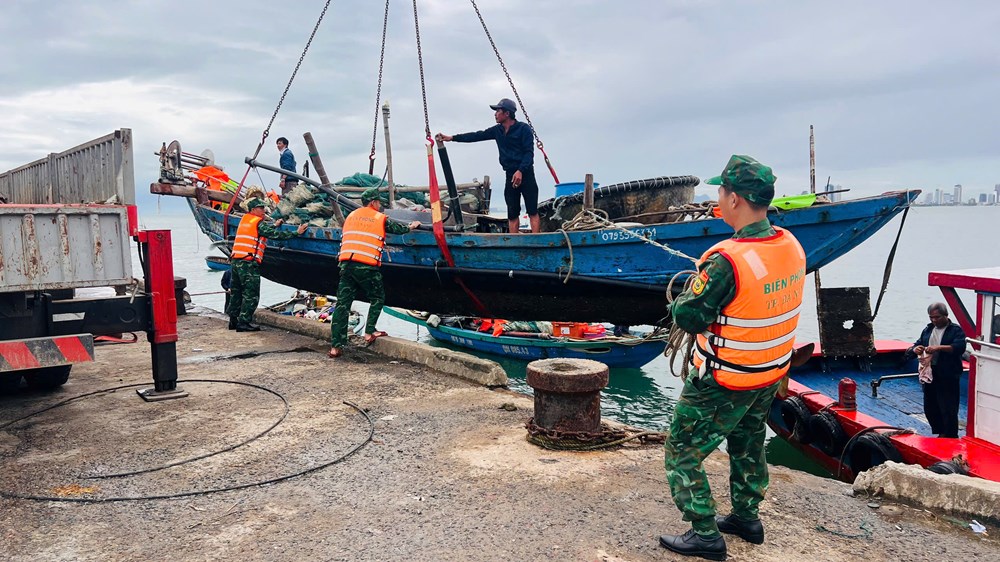 Tập trung di dời dân vùng nguy cơ sạt lở, lũ quét đến nơi an toàn - ảnh 8
