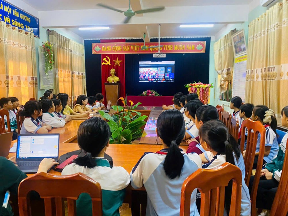 Vùng Cảnh sát biển 2 tổ chức nhiều hoạt động hưởng ứng Ngày Pháp luật Nước CHXHCN Việt Nam - ảnh 3