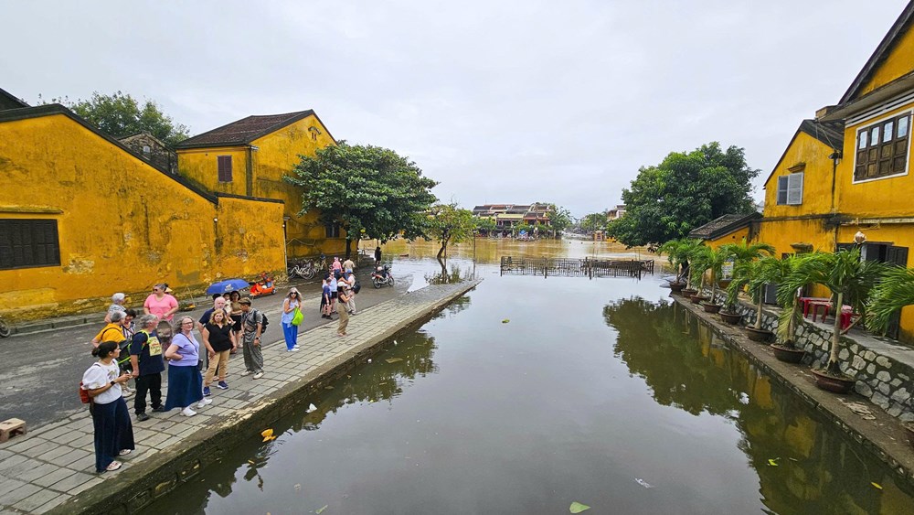 Lời cảm ơn đến du khách dành trọn tình cảm cho Hội An-Đà Nẵng trong những ngày mưa lũ - ảnh 10