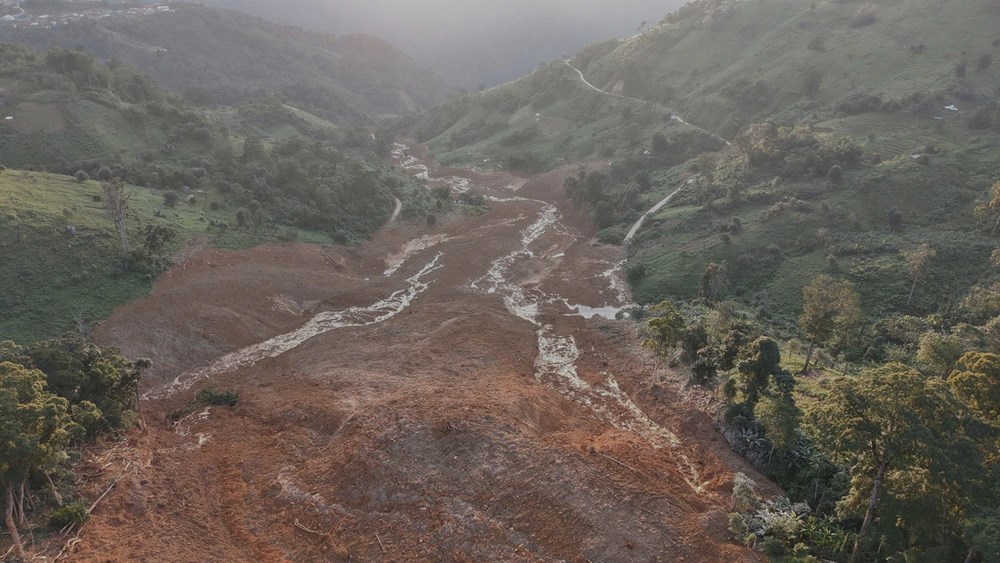 Di dời khẩn cấp 664 người sau vụ sạt lở kinh hoàng ở xã Hùng Sơn - ảnh 4