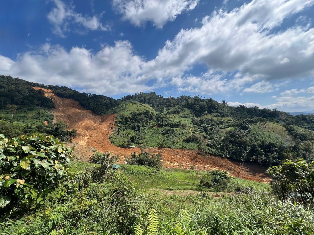 Sạt lở kinh hoàng tại xã Hùng Sơn: Chưa tìm được 3 người mất tích - ảnh 1