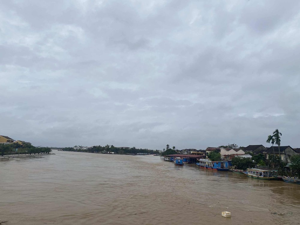 Mưa lớn kéo dài, nhiều vùng trũng thấp ở Đà Nẵng lại ngập lũ - ảnh 1