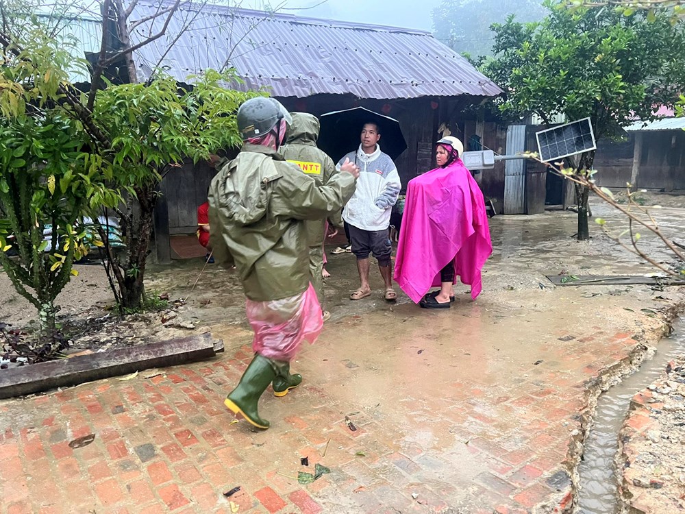 Xã Hùng Sơn tiếp tục di dời khẩn cấp hàng chục hộ dân trước nguy cơ sạt lở núi - ảnh 5