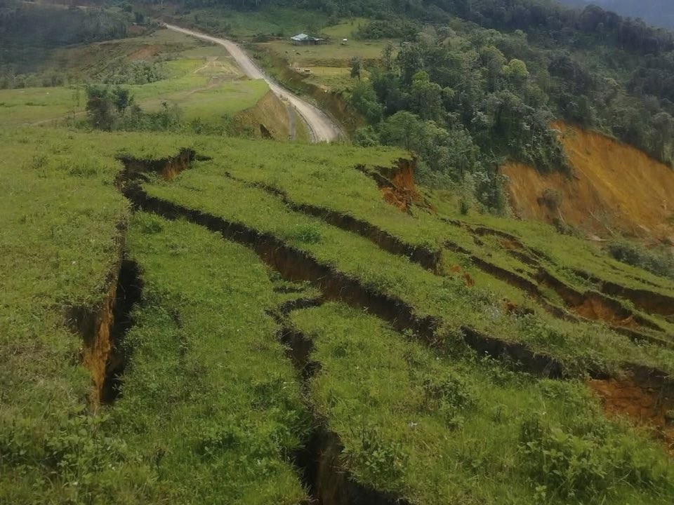 Xã Hùng Sơn tiếp tục di dời khẩn cấp hàng chục hộ dân trước nguy cơ sạt lở núi - ảnh 4