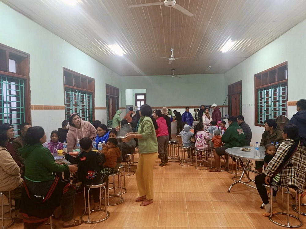 Xã Hùng Sơn tiếp tục di dời khẩn cấp hàng chục hộ dân trước nguy cơ sạt lở núi - ảnh 6