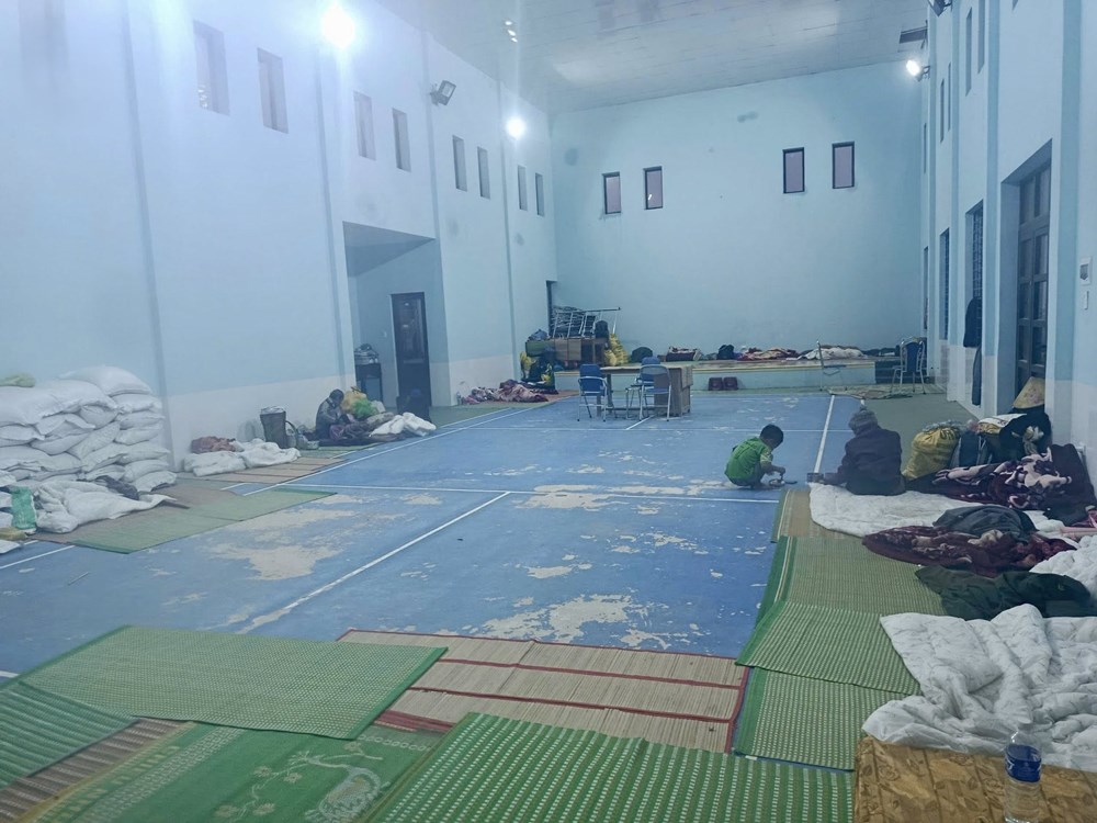 Xã Hùng Sơn tiếp tục di dời khẩn cấp hàng chục hộ dân trước nguy cơ sạt lở núi - ảnh 2