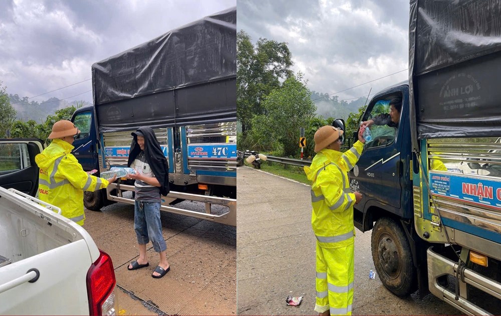 Công an hỗ trợ vận chuyển kịp thời bệnh nhân qua vùng sạt lở để đi cấp cứu - ảnh 3