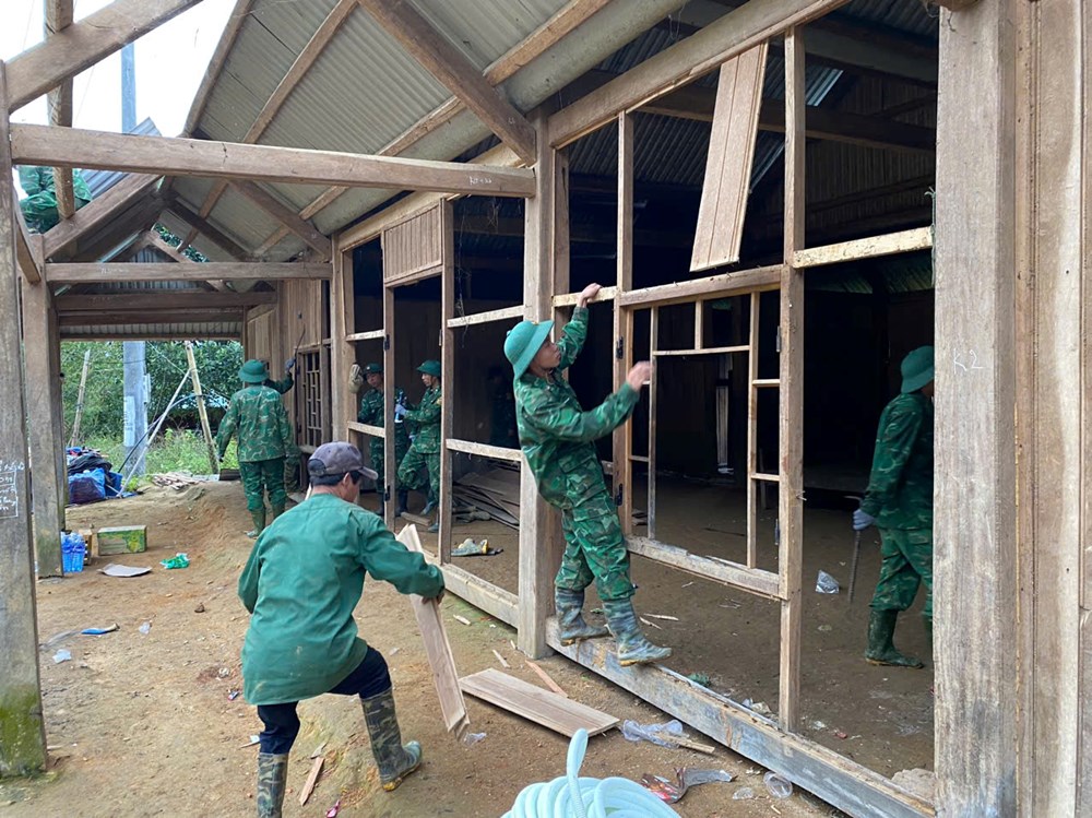 Tiếp tục tìm kiếm nạn nhân mất tích trong vụ sạt lở tại Hùng Sơn - ảnh 4