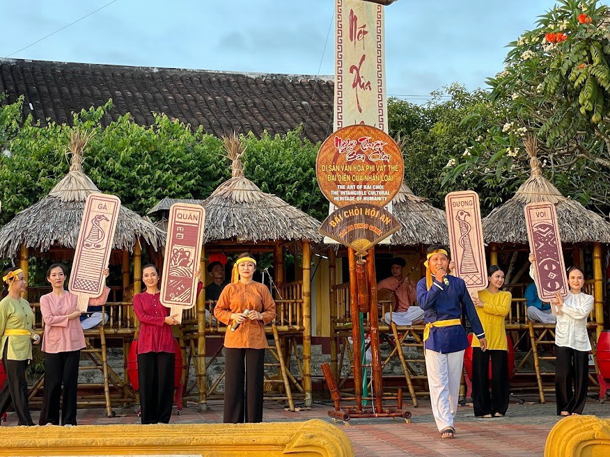 Đến Hội An, tham gia đêm giao lưu nghệ thuật bài chòi  - ảnh 8