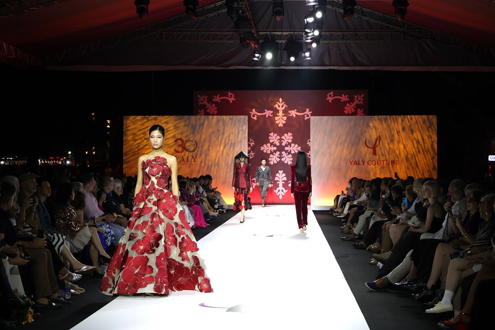  Tôn vinh di sản nghề thủ công qua câu chuyện thời trang  - ảnh 2