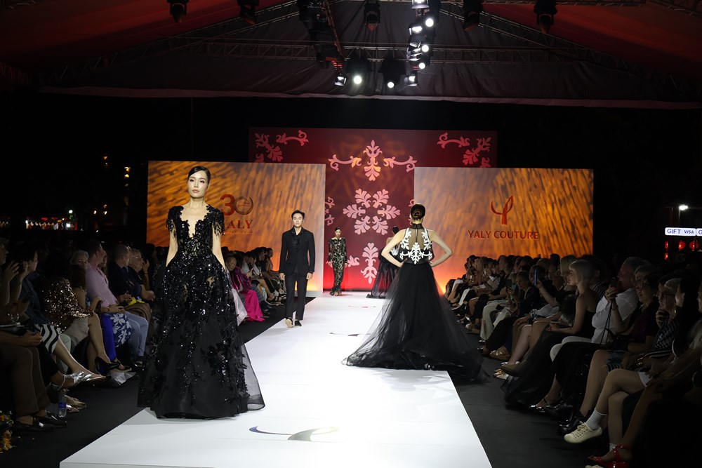  Tôn vinh di sản nghề thủ công qua câu chuyện thời trang  - ảnh 13