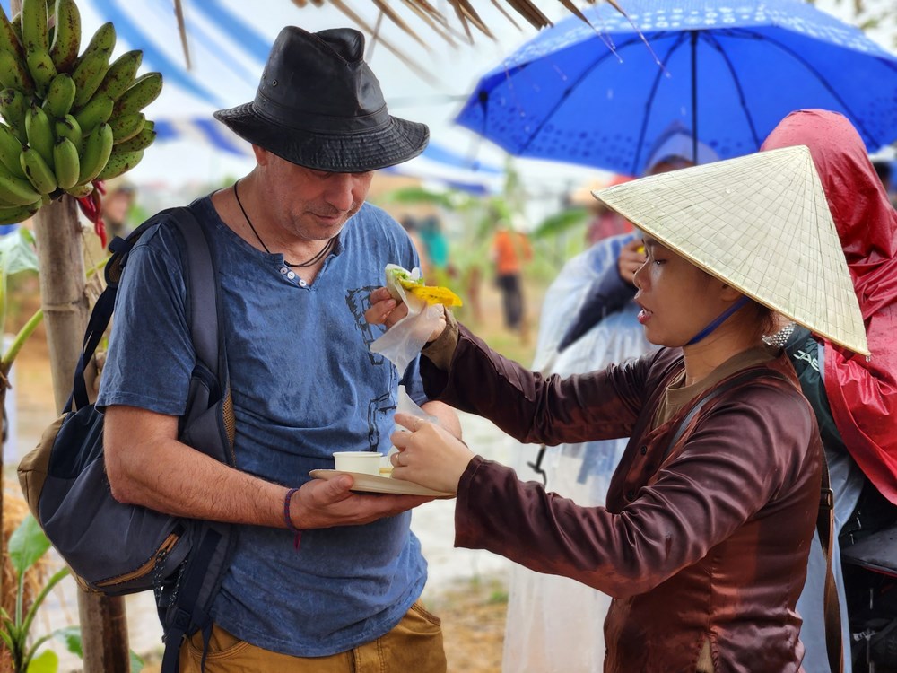 Về Hội An, tham gia lễ hội xuống đồng ngày đầu năm mới - ảnh 9