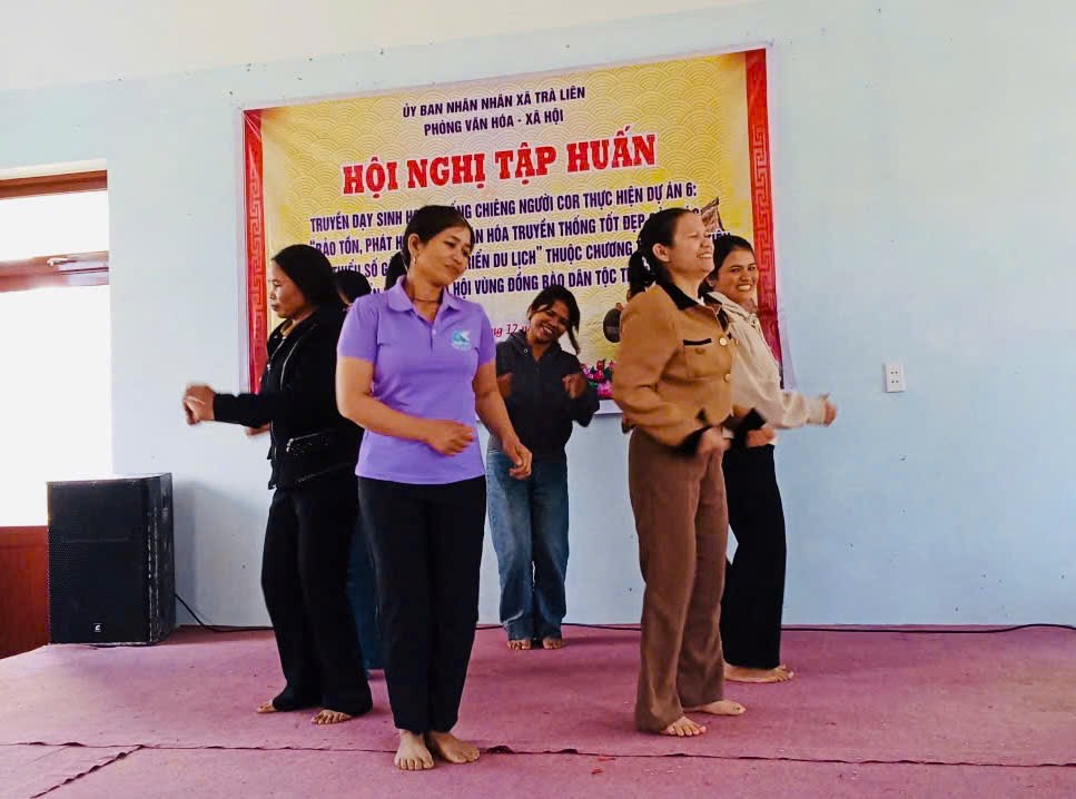 Truyền dạy sinh hoạt trống chiêng đồng bào Cor - ảnh 1