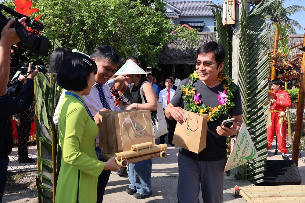 Du khách Đài Loan “xông đất” rừng dừa Bảy Mẫu, trải nghiệm cảnh sắc làng quê  - ảnh 3