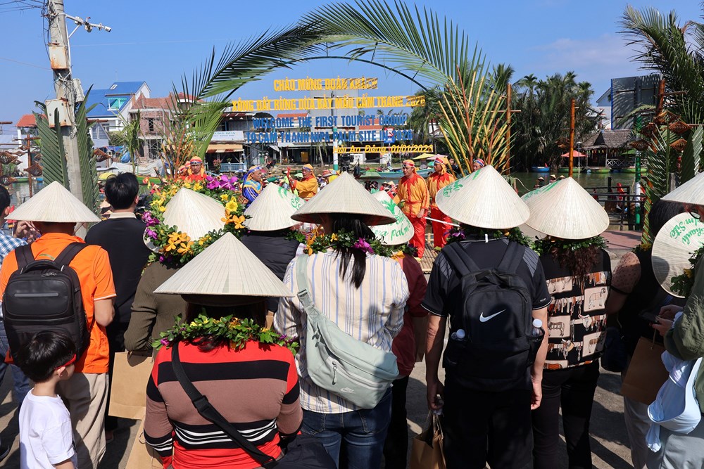 Du khách Đài Loan “xông đất” rừng dừa Bảy Mẫu, trải nghiệm cảnh sắc làng quê  - ảnh 6