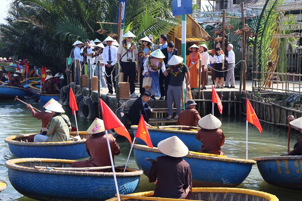 Du khách Đài Loan “xông đất” rừng dừa Bảy Mẫu, trải nghiệm cảnh sắc làng quê  - ảnh 9