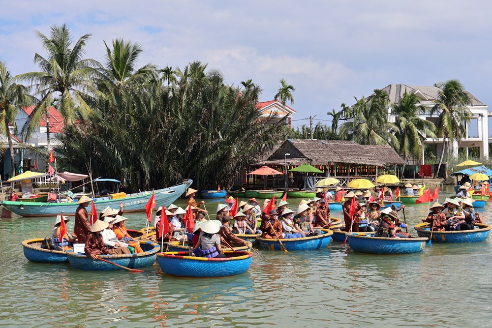 Du khách Đài Loan “xông đất” rừng dừa Bảy Mẫu, trải nghiệm cảnh sắc làng quê  - ảnh 11