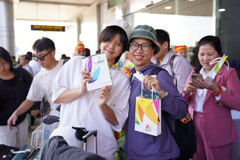 Đà Nẵng đón những đoàn du khách đầu tiên năm 2026 - ảnh 10