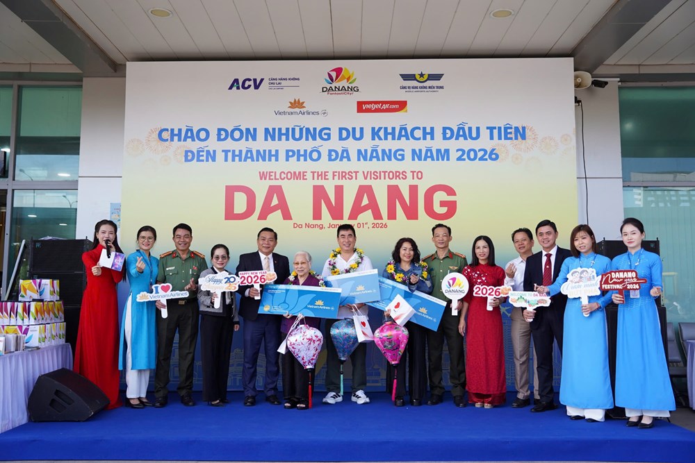 Đà Nẵng đón những đoàn du khách đầu tiên năm 2026 - ảnh 8