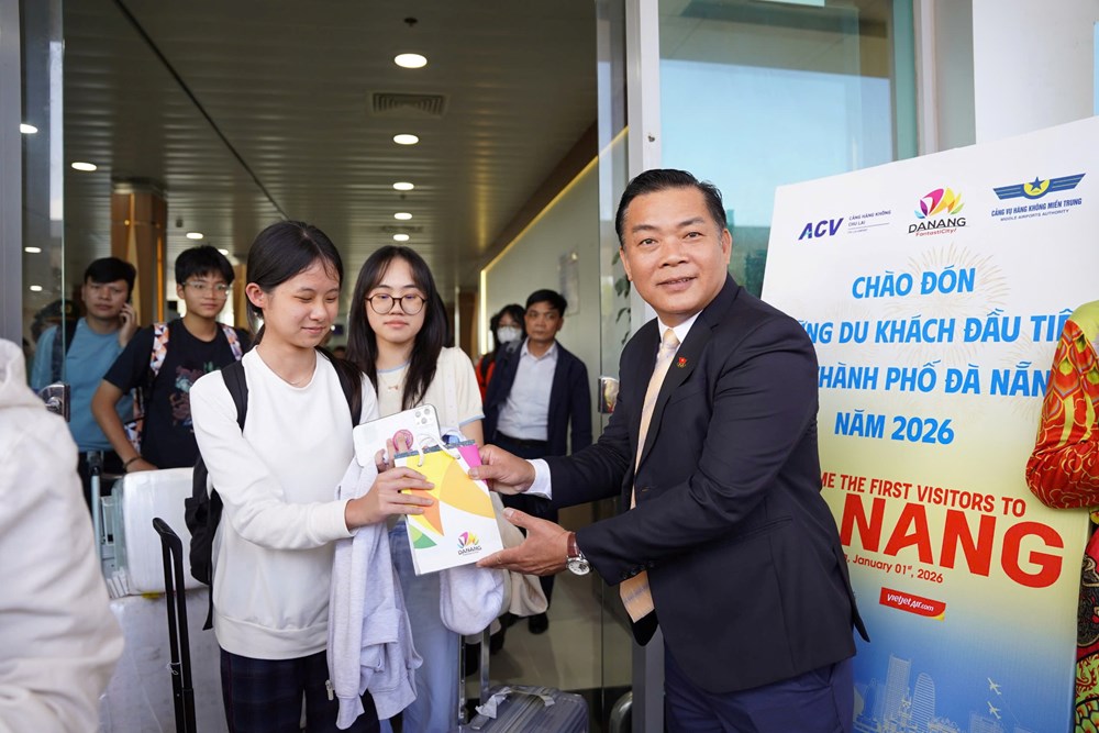 Đà Nẵng đón những đoàn du khách đầu tiên năm 2026 - ảnh 9