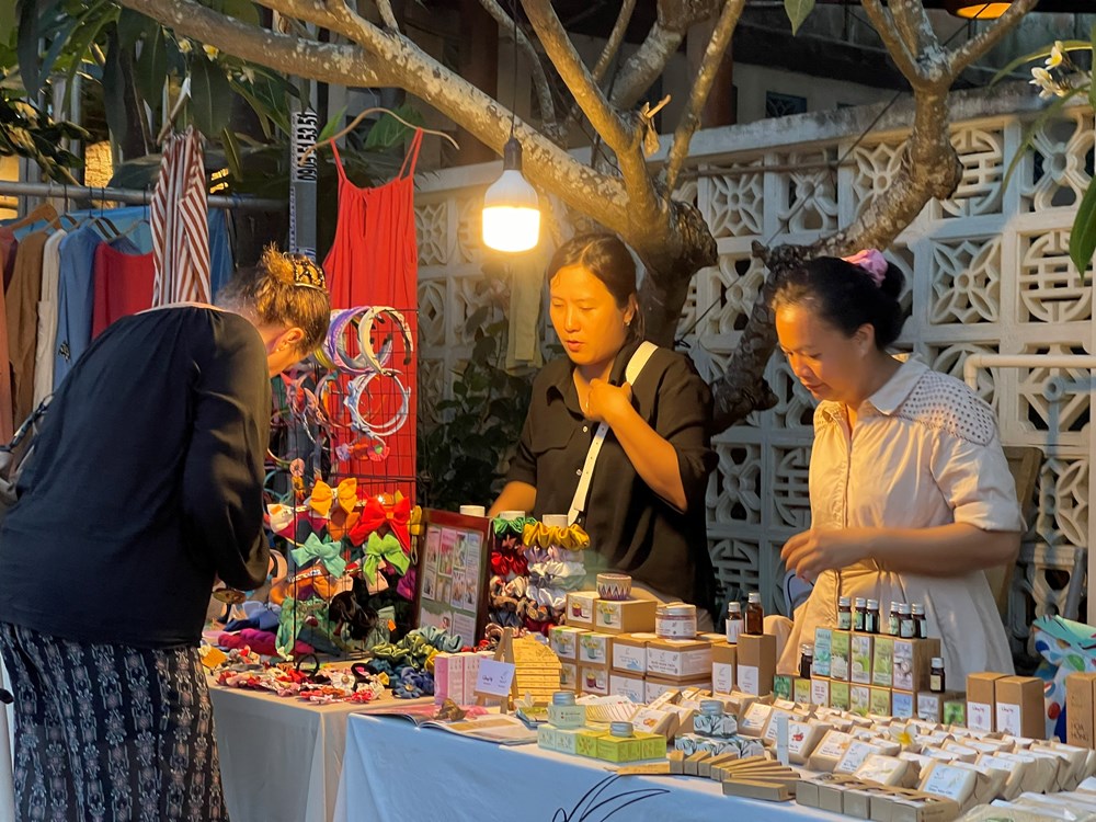 Đi chợ phiên bản địa Tân Thành, tìm vị Tết quê - ảnh 5