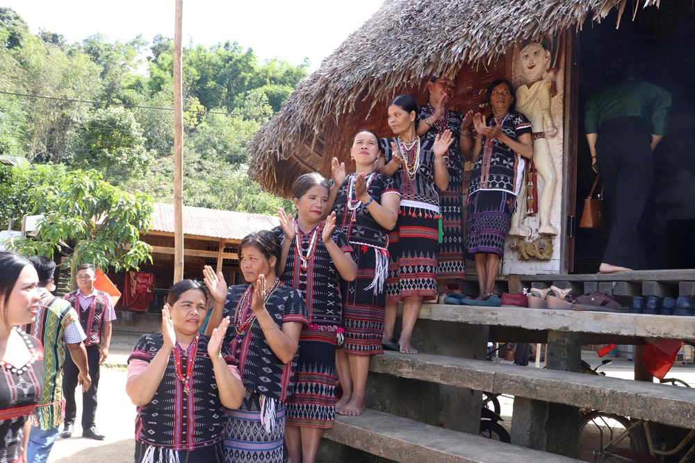 Trải nghiệm văn hóa Cơ Tu ở Đhrôồng - ảnh 4