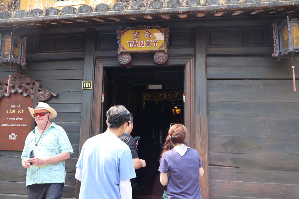 Tạm dừng hoạt động bán vé, hướng dẫn tham quan Hội An dịp Tết  - ảnh 1