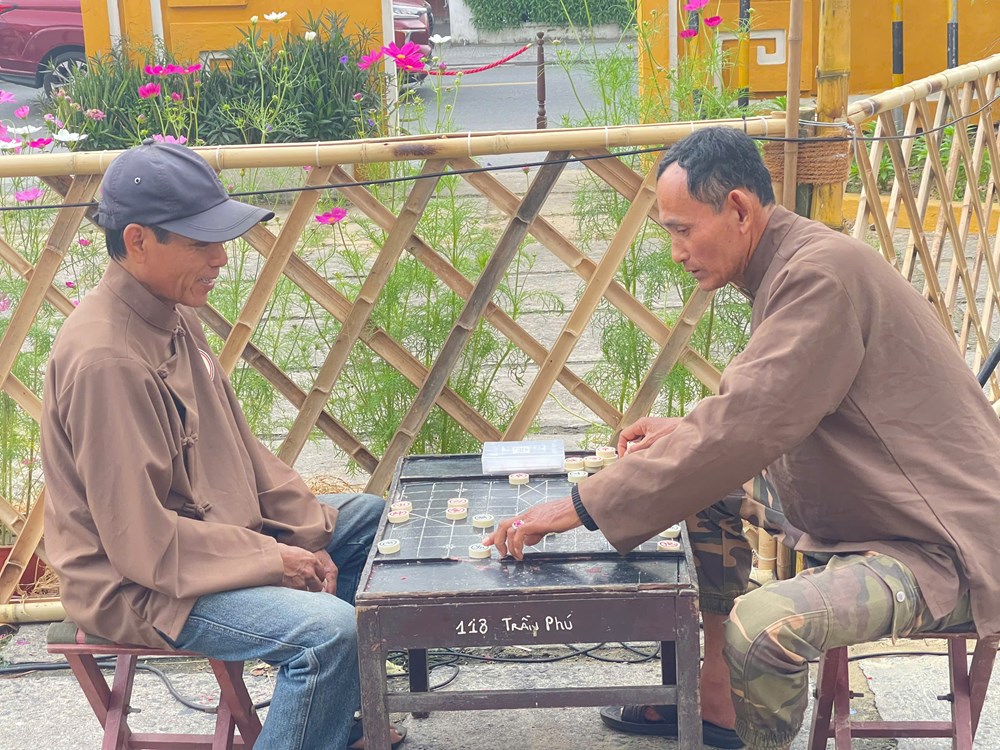 Du khách hào hứng trải nghiệm không gian Tết xưa ở Hội An - ảnh 10