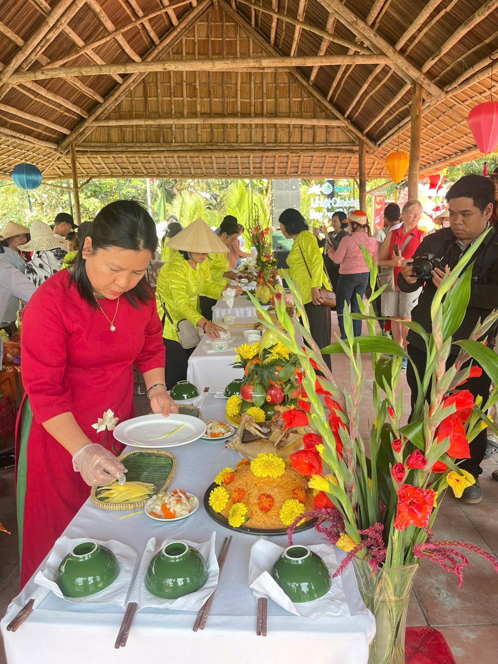 Rộn ràng lễ hội cầu bông Trà Quế - ảnh 16