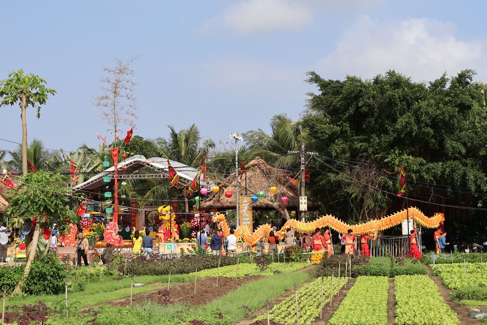 Rộn ràng lễ hội cầu bông Trà Quế - ảnh 1