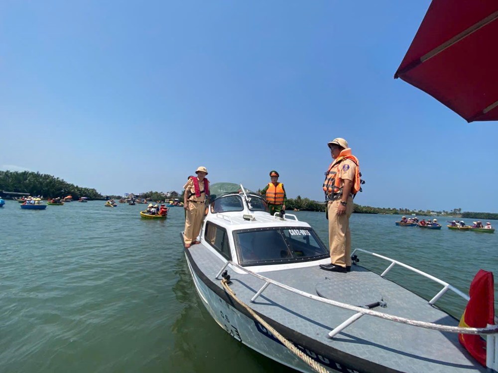 Tăng cường đảm bảo an toàn giao thông đường thủy tại Hội An Đông - ảnh 1