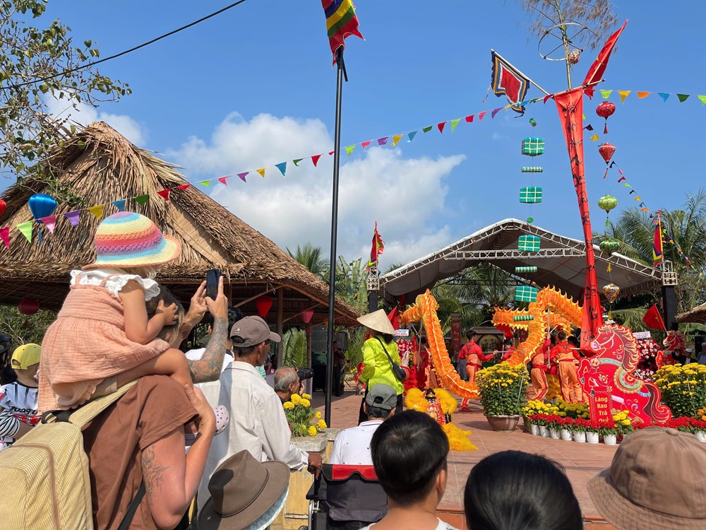 Rộn ràng lễ hội cầu bông Trà Quế - ảnh 9