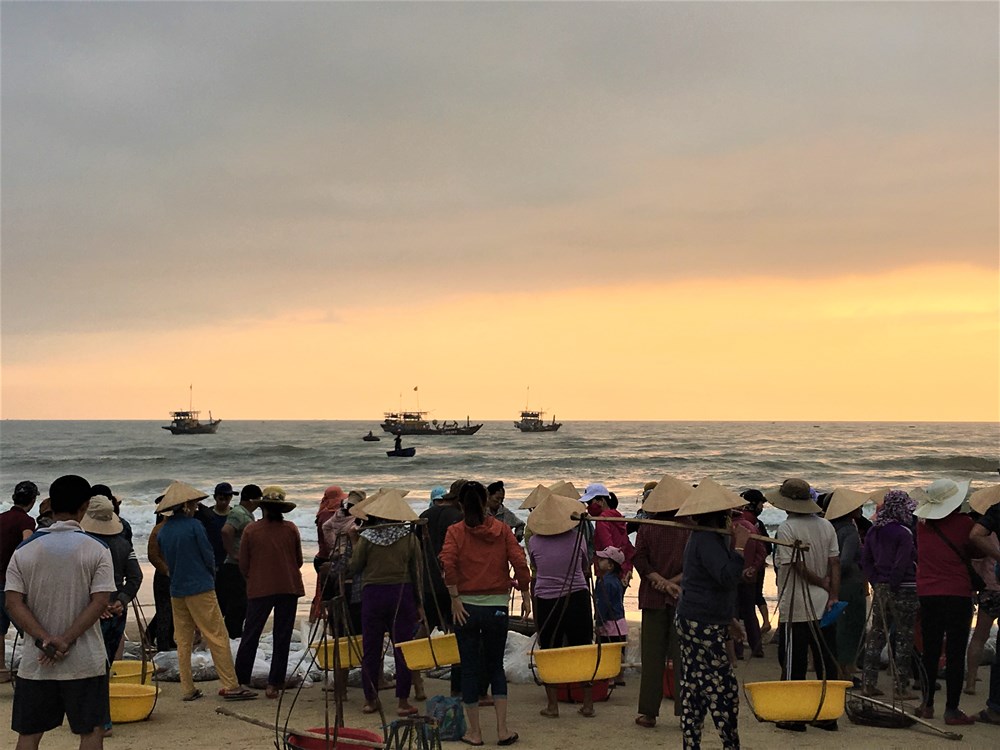 Ngư dân Thăng An rộn ràng tham gia lễ hội cầu ngư, ra quân đánh bắt hải sản - ảnh 5