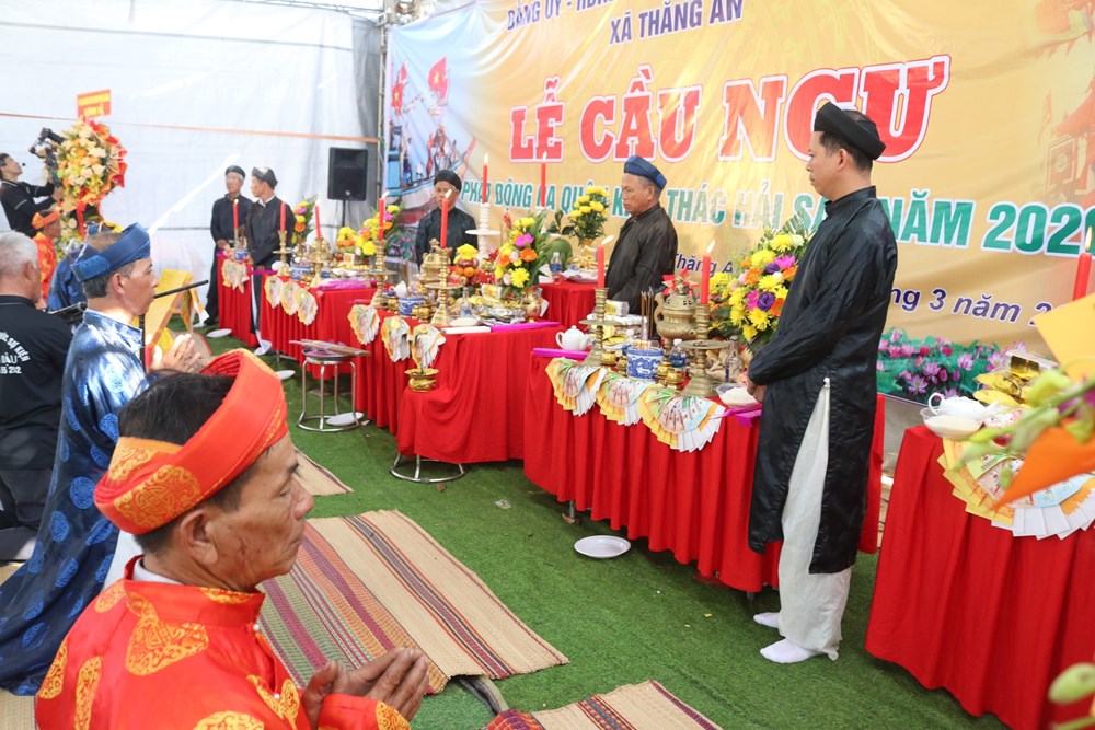 Ngư dân Thăng An rộn ràng tham gia lễ hội cầu ngư, ra quân đánh bắt hải sản - ảnh 1