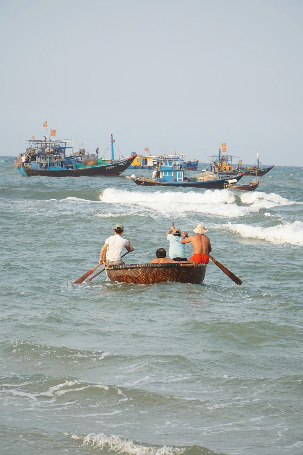 Ngư dân Thăng An rộn ràng tham gia lễ hội cầu ngư, ra quân đánh bắt hải sản - ảnh 7