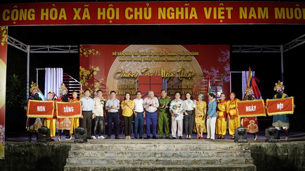 Nghệ thuật truyền thống tuyên truyền bầu cử - ảnh 9