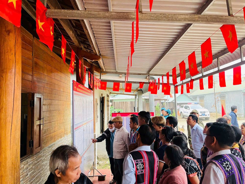 Cử tri đồng bào Co ở Trà Liên nô nức đi bầu cử - ảnh 10