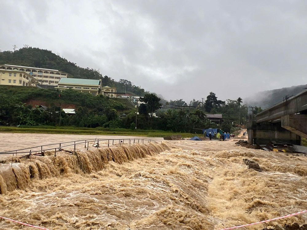Đà Nẵng công bố tình huống khẩn cấp do sạt lở ở một số khu vực miền núi - ảnh 1