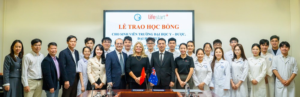 Gần 3 tỉ đồng hỗ trợ sinh viên Y- Dược có hoàn cảnh khó khăn tại miền Trung - ảnh 1