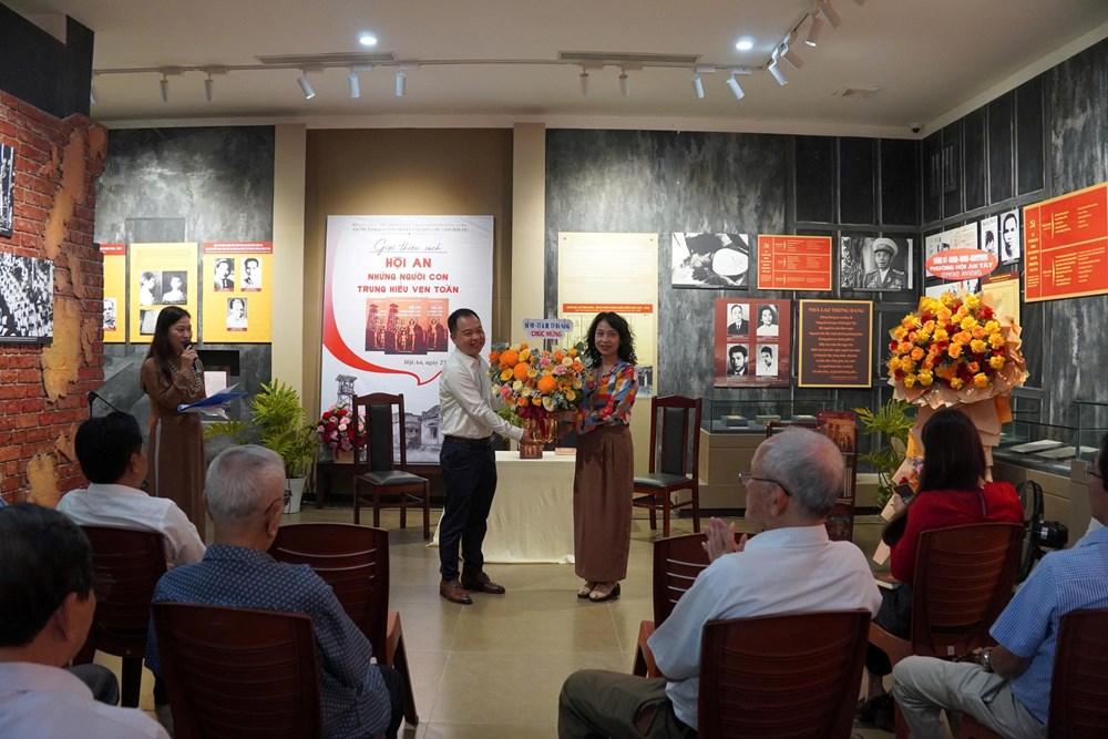 Ra mắt tập sách “Hội An - Những người con trung hiếu vẹn toàn” - ảnh 2
